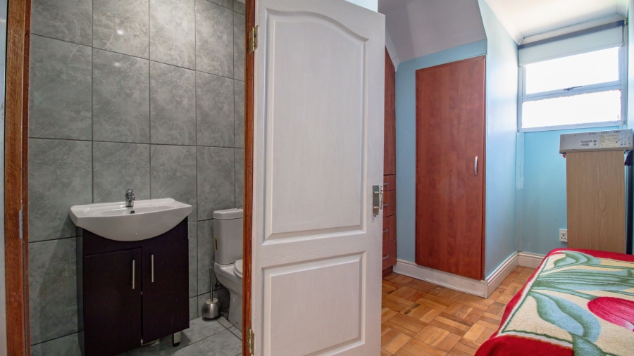 6 Bedroom Property for Sale in Van Ryneveld Western Cape